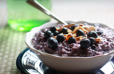 Blueberries-and-Cream-Oatmea_sq-660x430.jpg