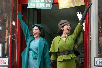 Midge-and-her-mum-in-The-Marvelous-Mrs-Maisel-7f14214.jpg