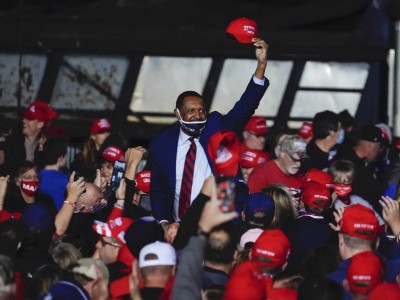 Vernon-Jones-at-Georgia-Rally-Associated-Press.jpg