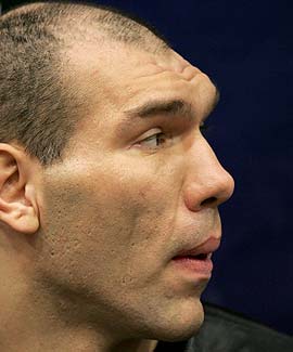 1321968922_2930.gifnikolai-valuev_allweapons.ru[1].jpg