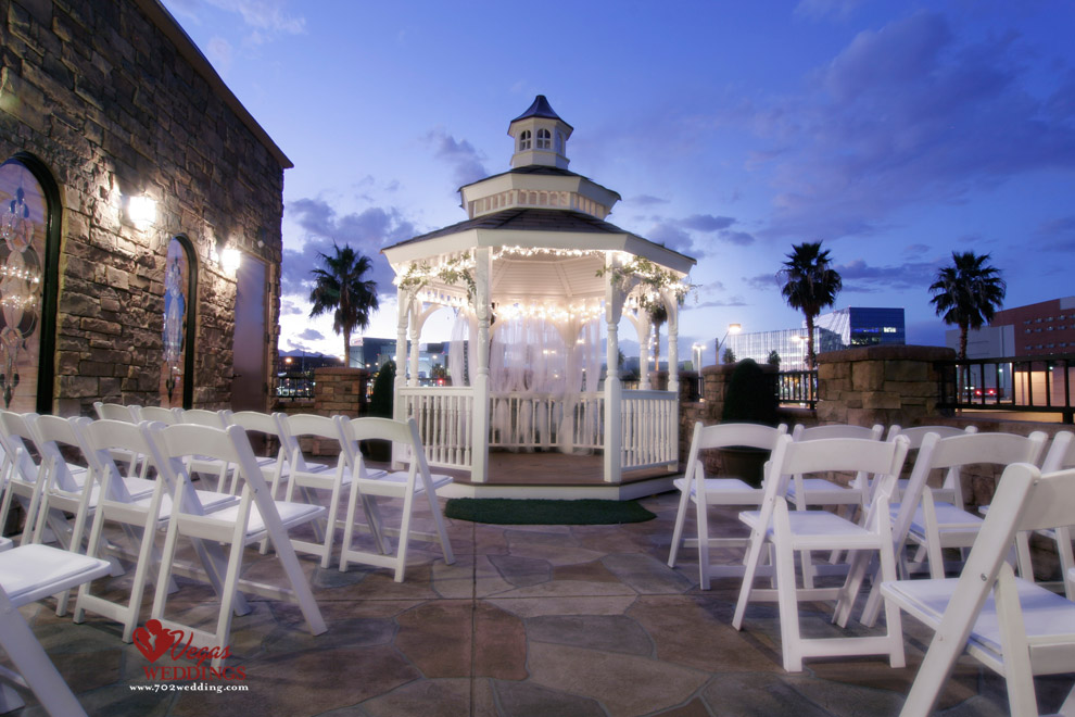 outdoor-wedding-chapel-las-vegas01.jpg