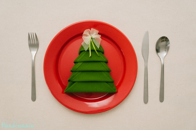 5134460-650-1449843968-christmas-tree-napkin-fold18-1.jpg