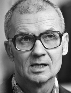 rr6qVVE7tAls_andrei-chikatilo.jpg