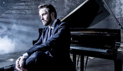 Daniil_Trifonov-9-photo_Dario_Acosta_Deutsche_Grammophon-10x6cm_COL_300DPI_RGB.jpg
